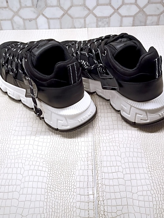 Rare  Brand New Classic Elegant Versace Trigreca Black Sneakers Size 41.5 EU main image 14